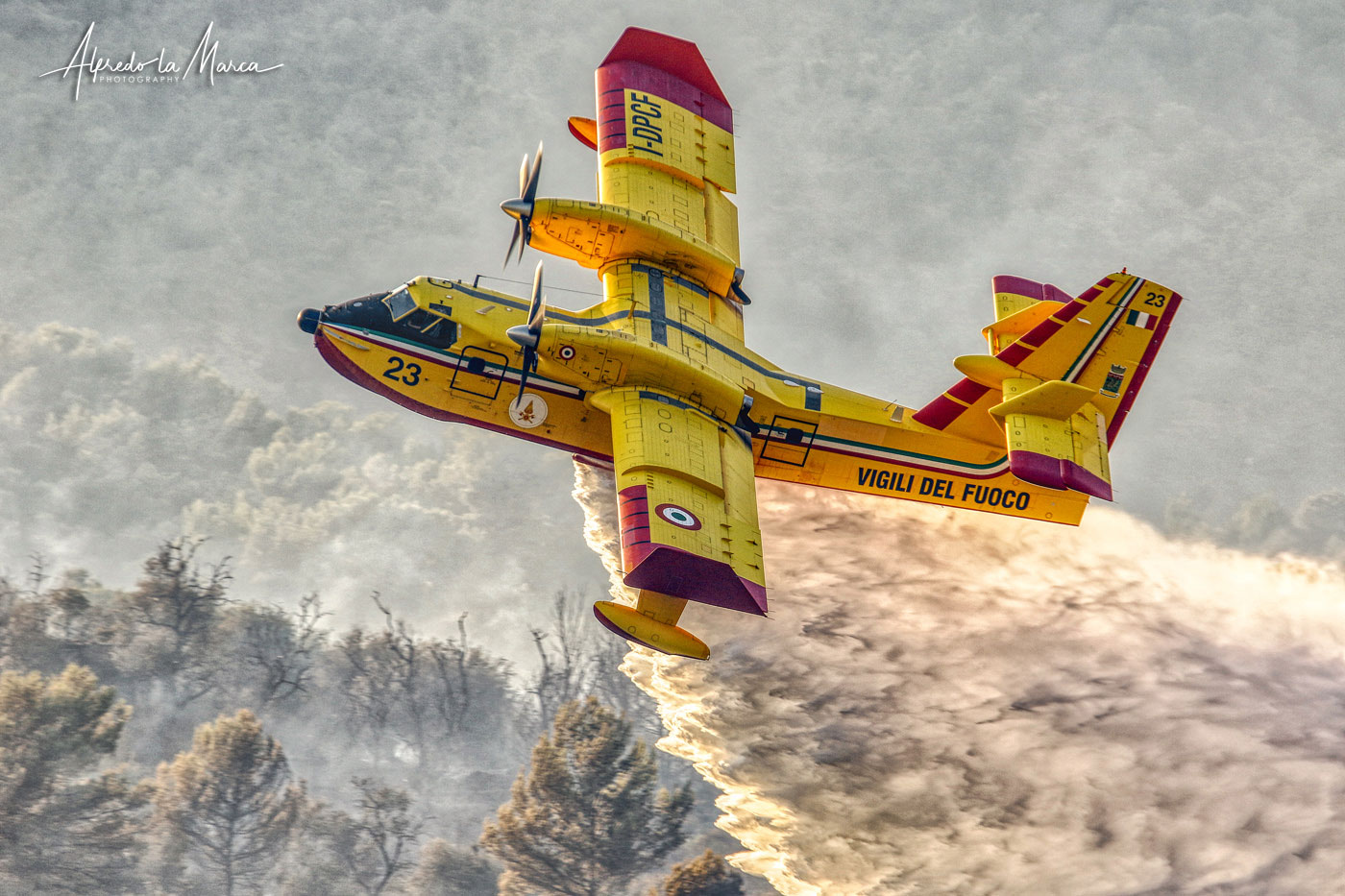 Hero-Header-DesktopGruppo-Volo-Canadair-Ph.-Alfredo-La-Marca-1